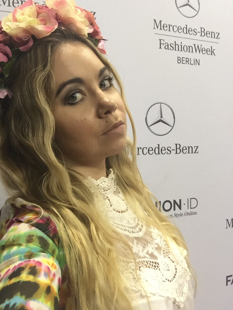Nadine Trompka vor der Runway Show von Emre Erdemoğlu auf der Mercedes-Benz Fashion Week