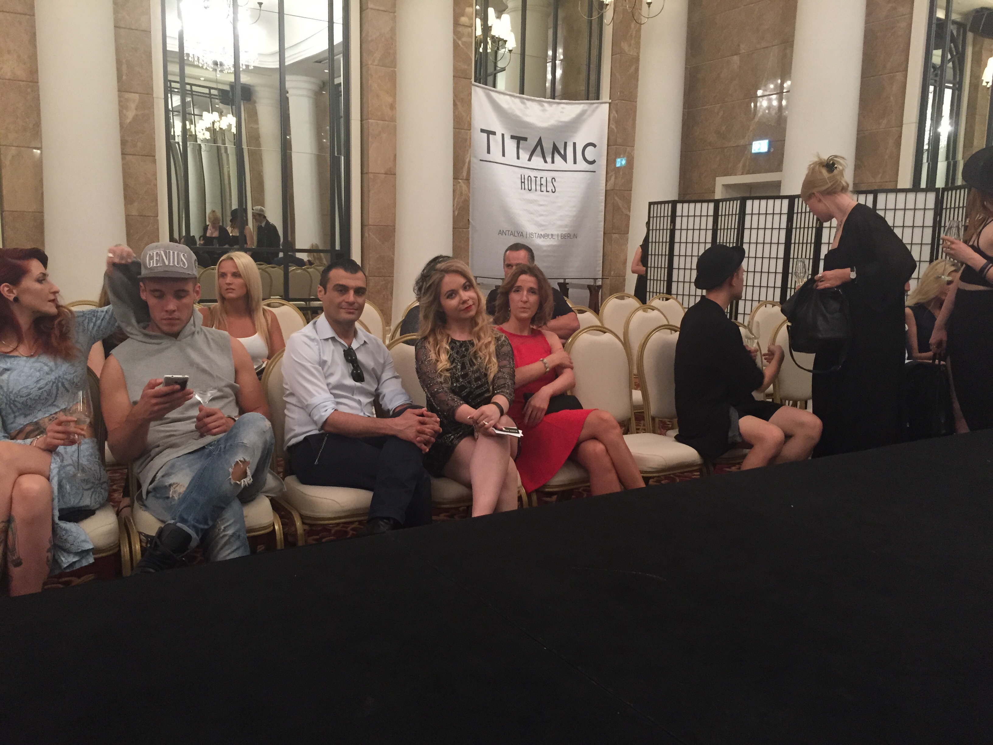 Nadine Trompka in der Front Row bei Masha Schubbach
