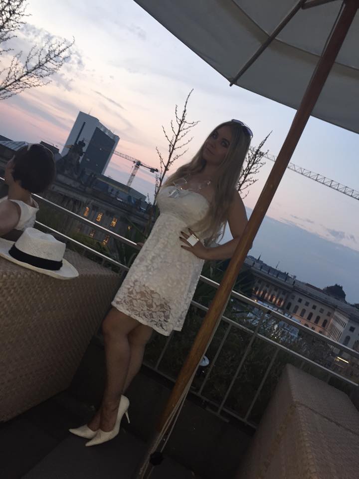 Nadine Trompka bei der "White Night" des Cigarrenmagazins