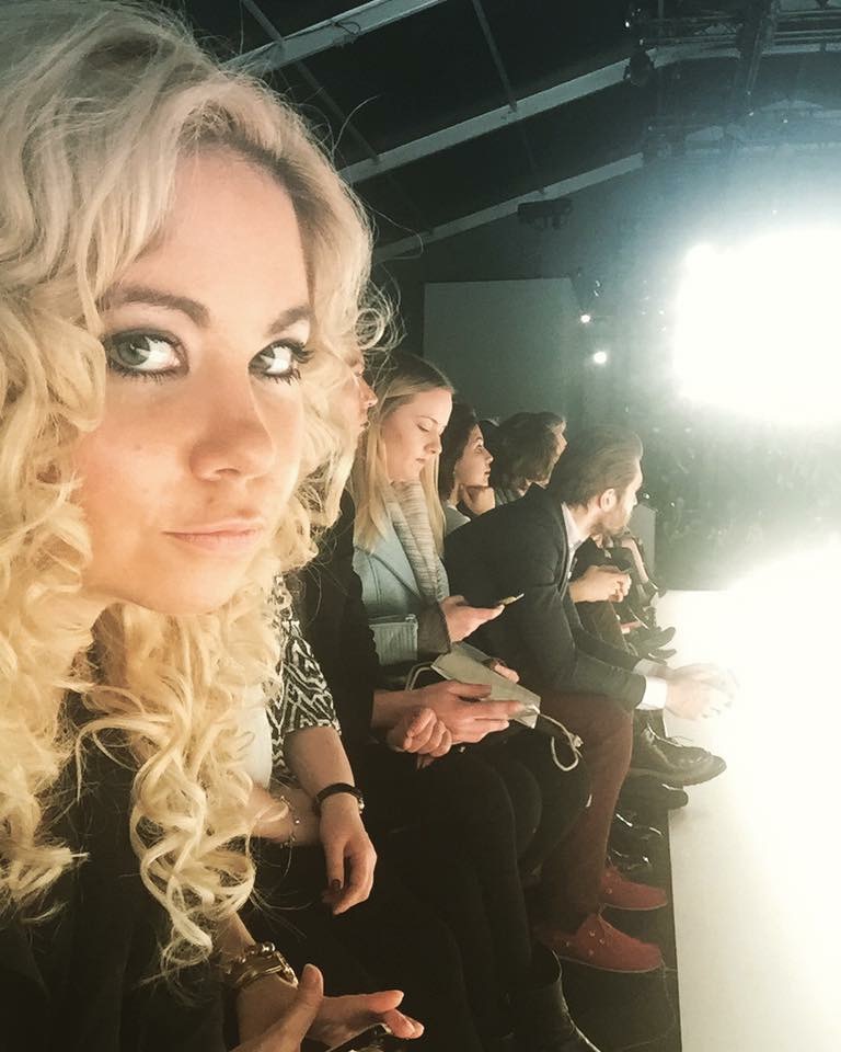 Nadine Trompka in der Front Row bei Odeur auf der Mercedes-Benz Fashion Week