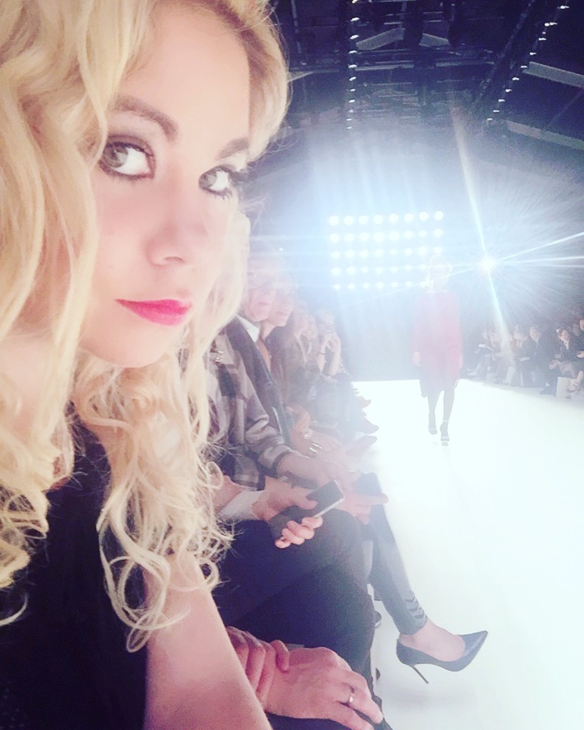 Nadine Trompka in der Front Row bei Anja Gockel auf der Mercedes-Benz Fashion Week