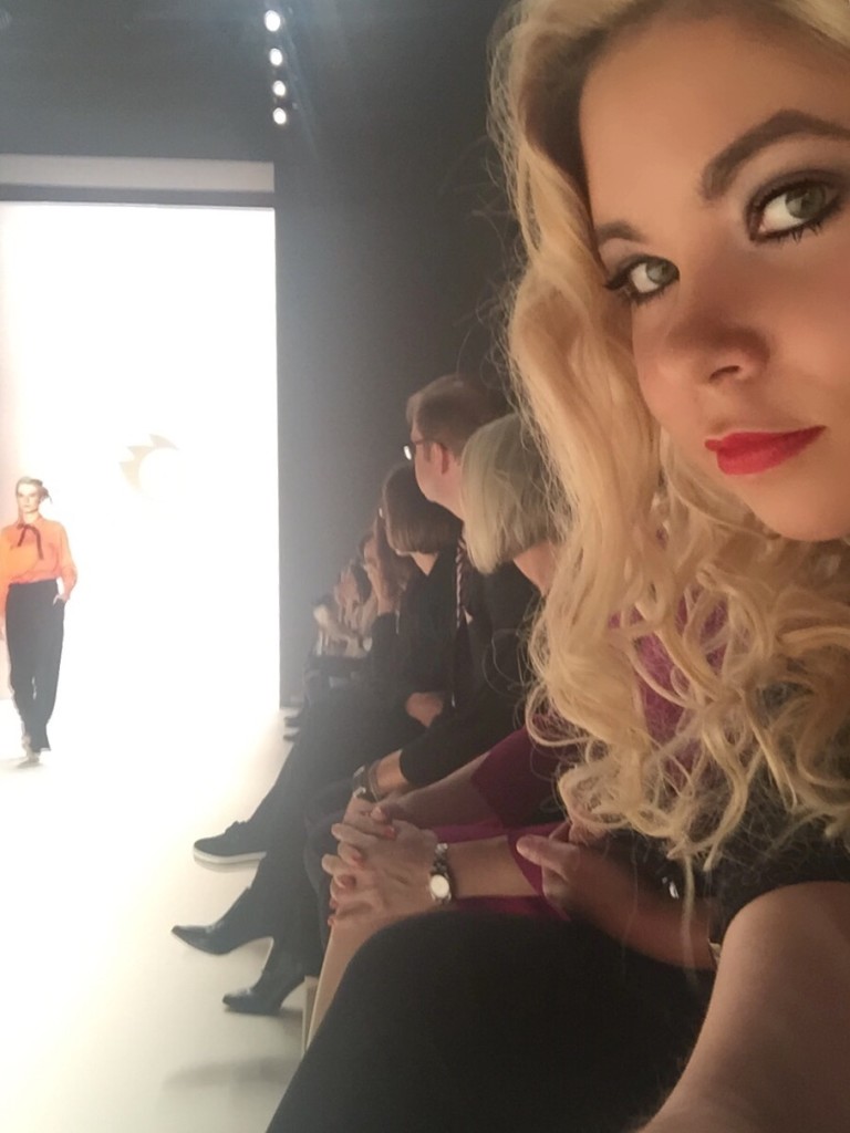 Nadine Trompka in der Front Row bei Anja Gockel auf der Mercedes-Benz Fashion Week