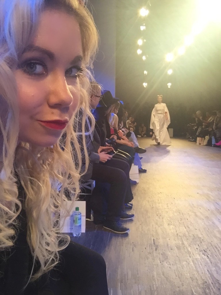 Nadine Trompka in der Front Row bei Isabel Vollrath