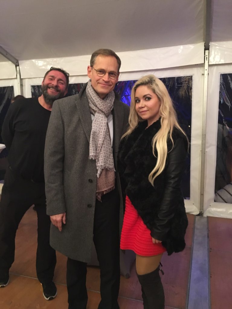 Michael Müller mit Nadine Trompka bei der Premiere des Christmas Garden